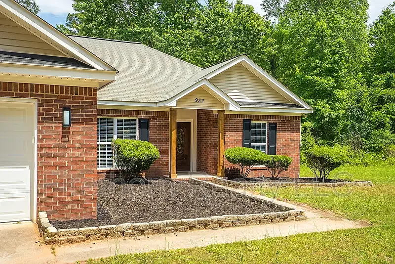 3 bed, 2.0 bath, 1745 sqft, $2,200 — Photo 3
