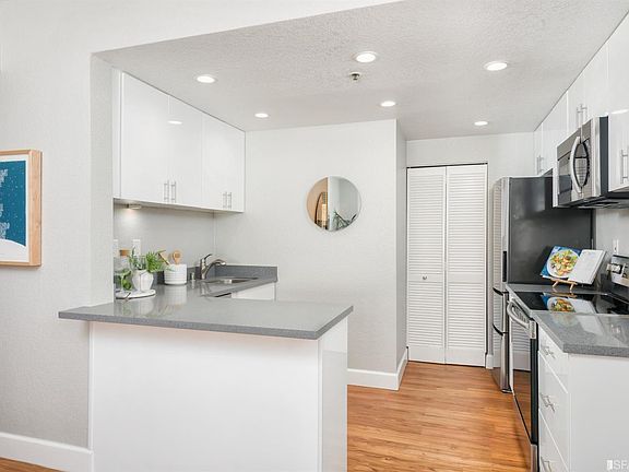 4th image of 201 Harrison St APT 831