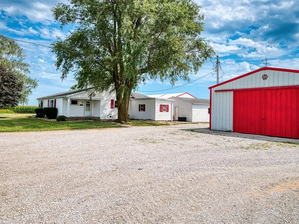 10086 E 1500th Rd, Martinsville, IL 62442