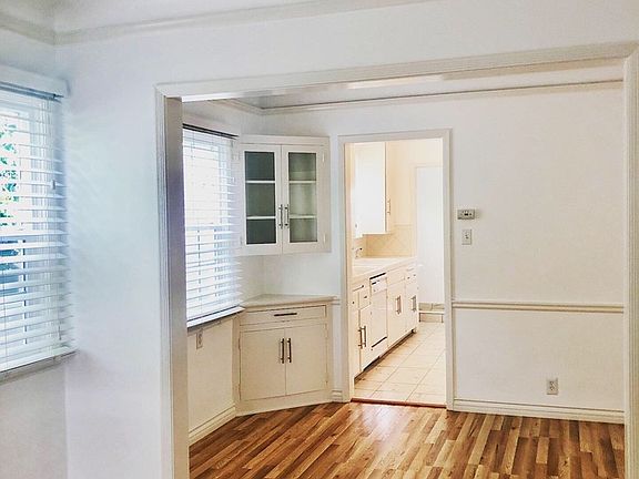 3rd image of 1737 S Carmelina Ave