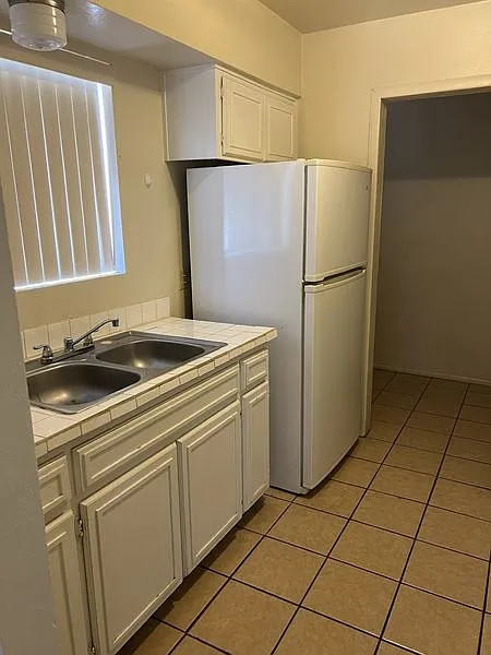 2 bed, $1,095 — Photo 3