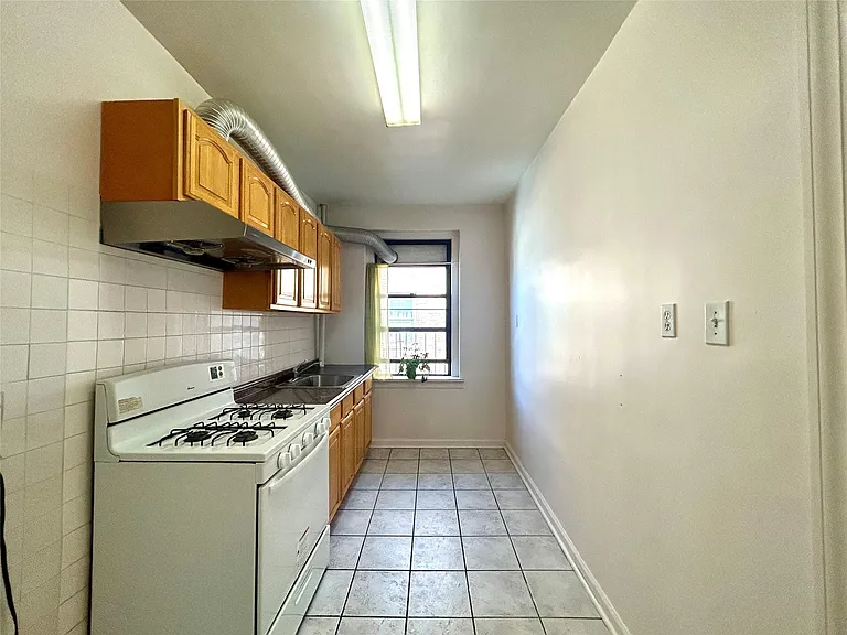 6264 Saunders St #3H — Photo 9