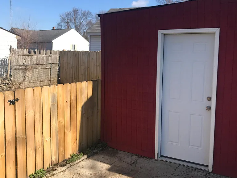 2077 E Schumacher St — Photo 5
