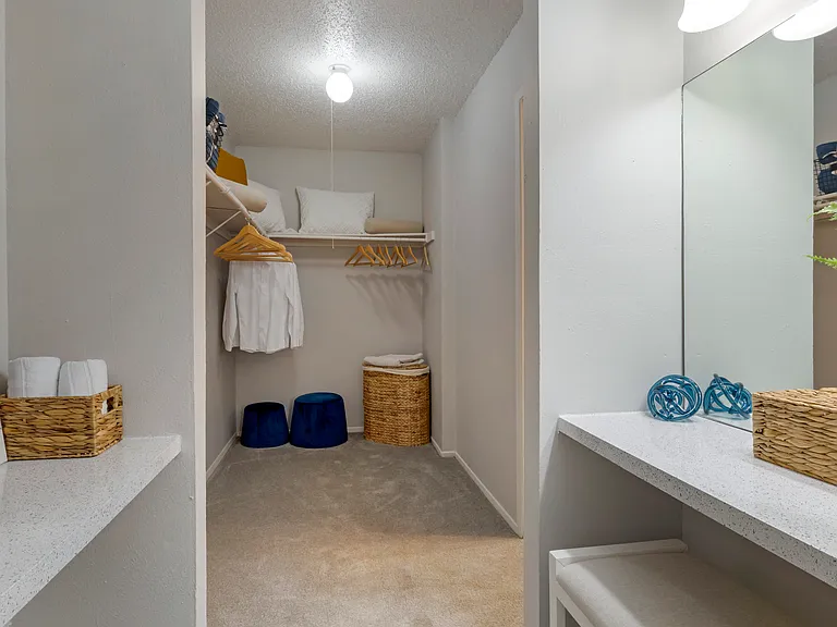Valley Oaks Apartments — Photo 7