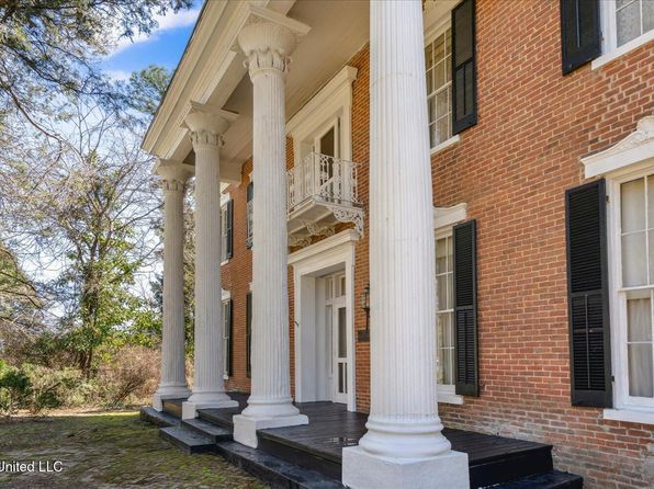495 Salem Ave, Holly Springs, MS 38635