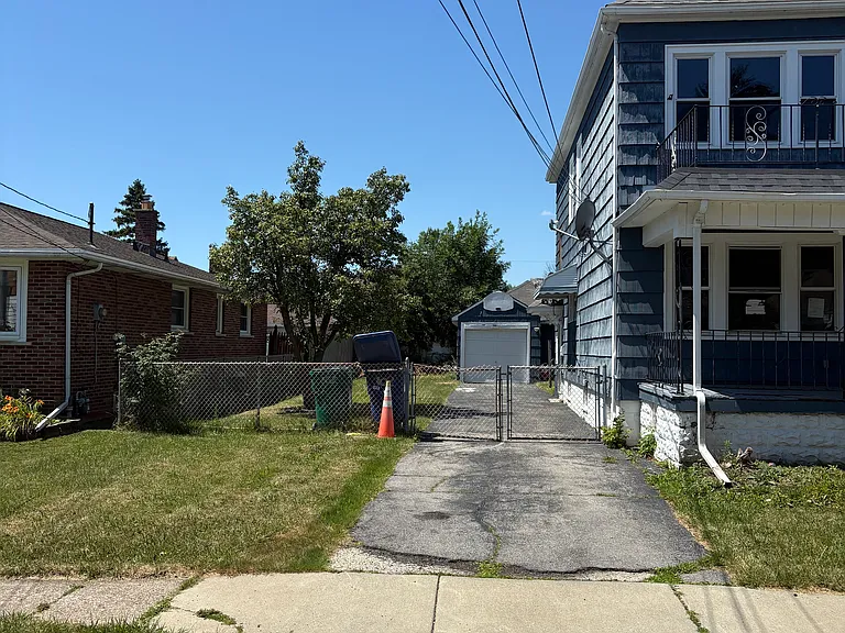 102 Sunset St — Photo 3