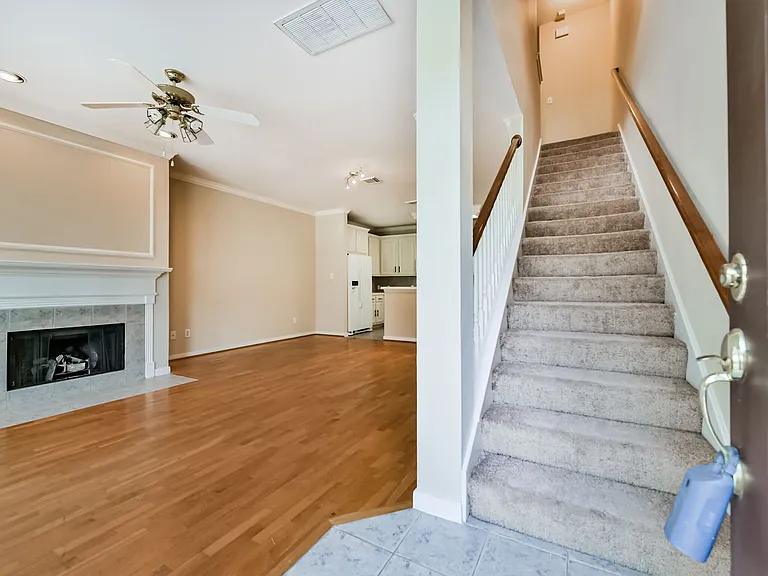 1408 Tuam St — Photo 3
