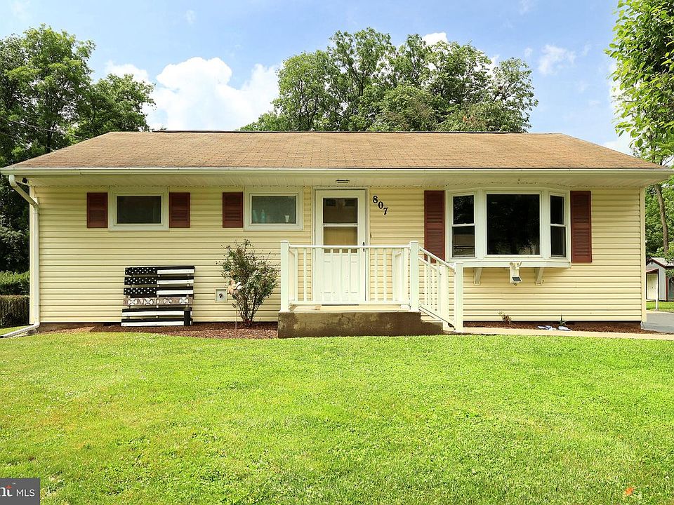 1st image of 807 Brookside Dr