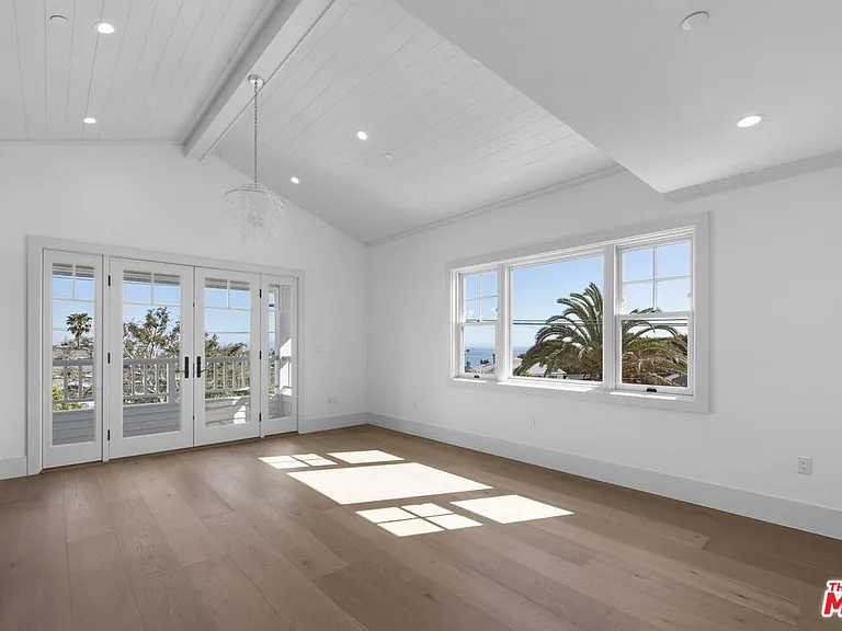 566 Ida St — Photo 25