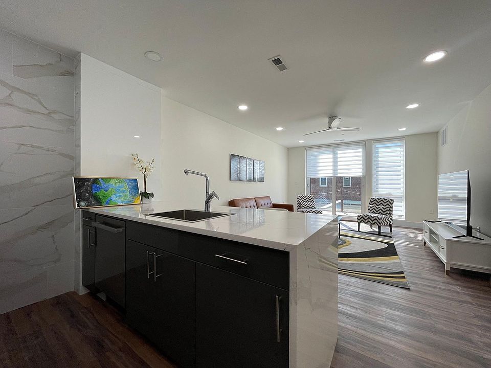 1st image of 4904 Spruce St #310C