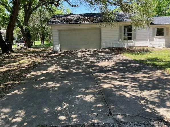1329 Adams Rd, Bay City, TX 77414