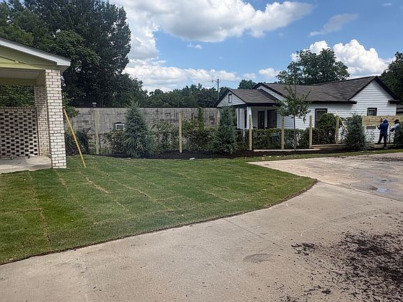 3rd image of 2462 Millwood Ave #2