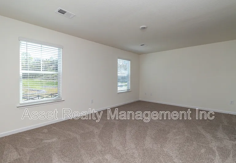 2063 Southwood Cir — Photo 32