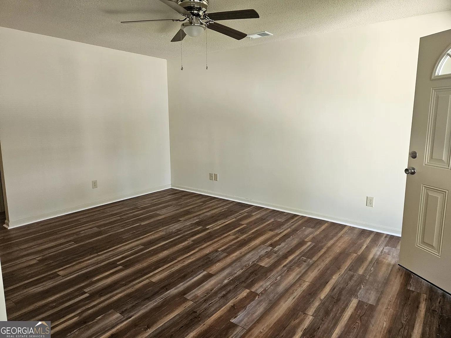 2 bed, 2.0 bath, 955 sqft, $1,325 — Photo 2