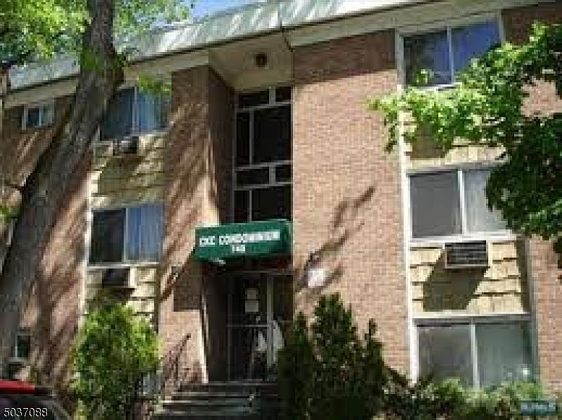 1st image of 740 Vose Ave #4C