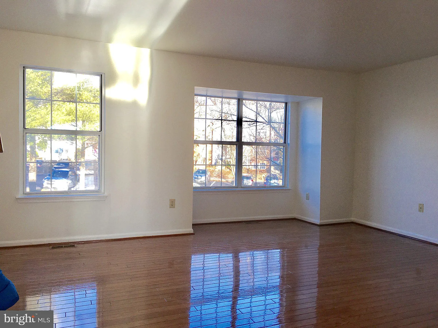 3 bed, 4.0 bath, 1580 sqft, $2,950 — Photo 2