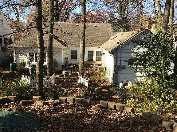 4th image of 5849 Winthrop Ave