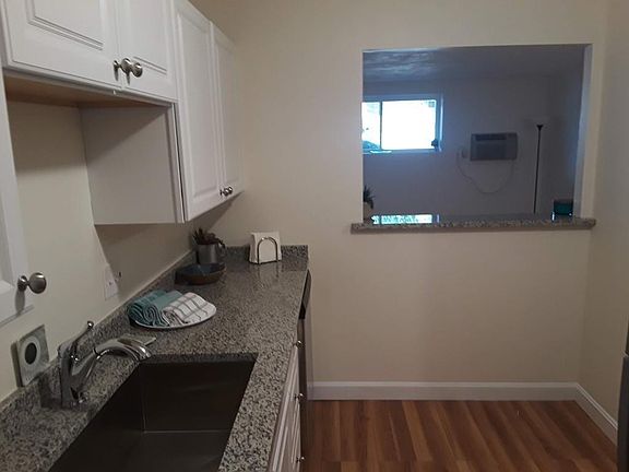 4th image of 300 Governors Dr APT 2