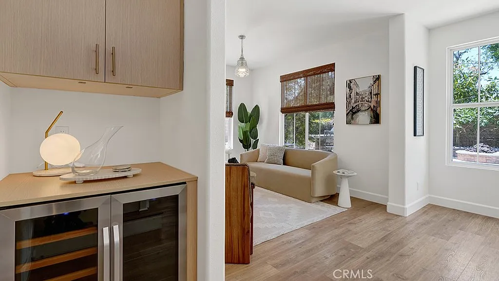 4 bed, 2.5 bath, 2081 sqft, $7,500 — Photo 3