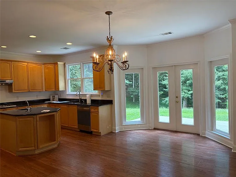 96 Highgrove Dr — Photo 15