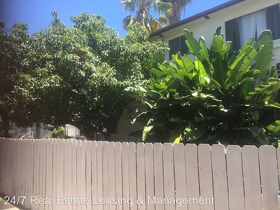 3rd image of 356 N Hayworth Ave APT 4