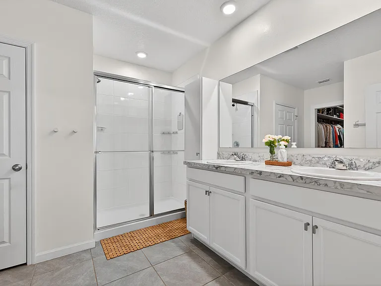 502 NW Kingston St — Photo 12
