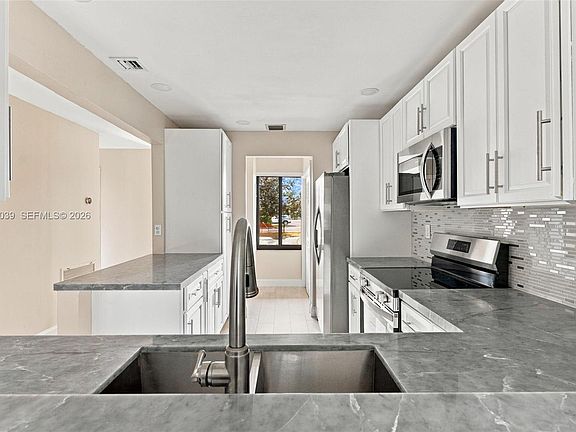 5th image of 937 NW 79th Ter