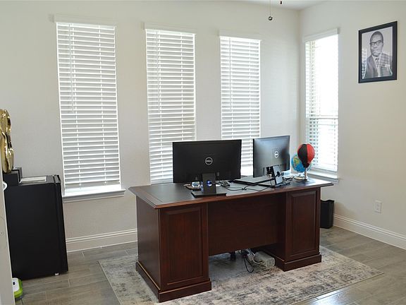 4th image of 1300 Arrowwood Dr