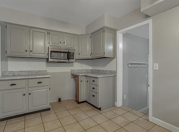 5th image of 125 Red Bud Dr