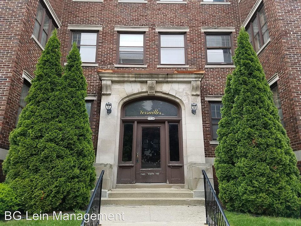 1st image of 2537-41 N Farwell Ave #F