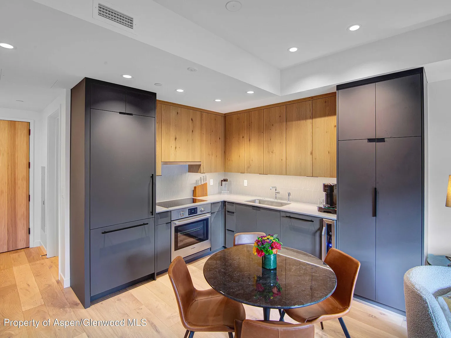 2 bed, 932 sqft, $30,000 — Photo 3