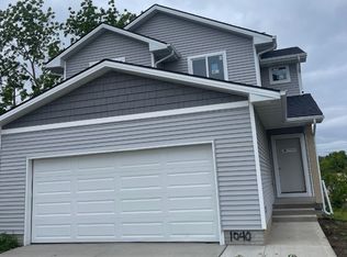 1040 Commons Ct, Carlisle, IA 50047