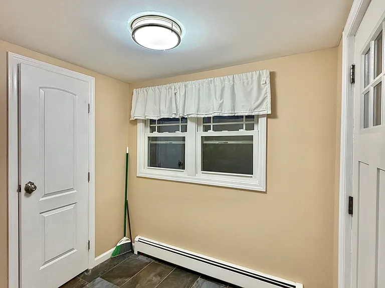 290 Woodbury Rd — Photo 24