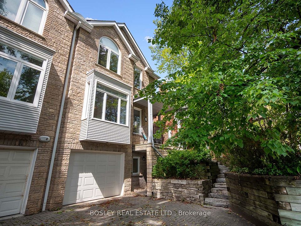 1st image of 10 De Savery Cres