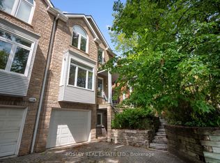 10 De Savery Cres, Toronto, ON M4S 2L2