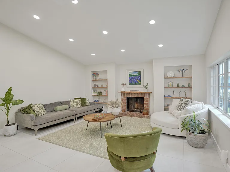 12213 Melissa Way — Photo 3