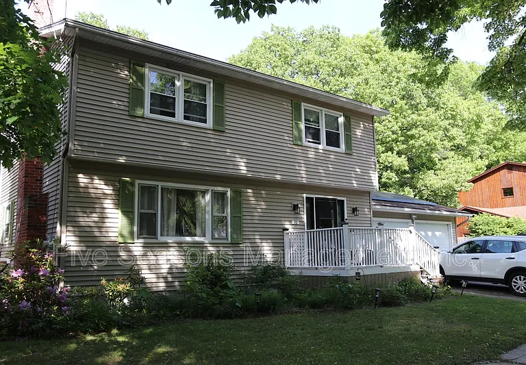 70 Pleasant Ave — Photo 1
