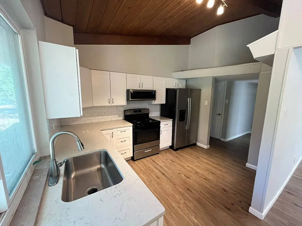 4 bed, 2.5 bath, 1962 sqft, $2,500 — Photo 4