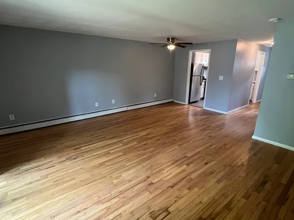 97 Sycamore Ln, Manchester, CT