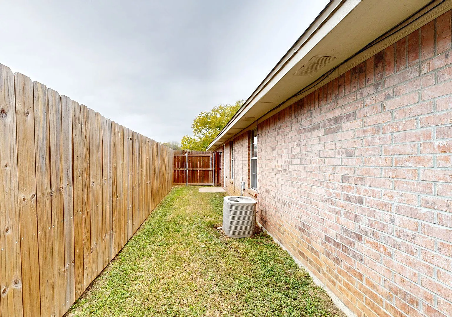 2 Weeks Free + $1,295 Price Improvement — Photo 3