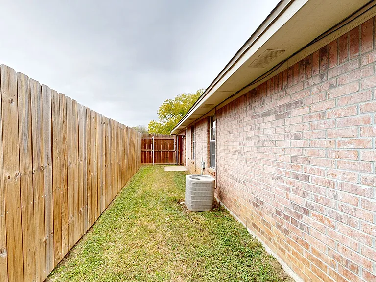 1406 Van Zanten Ct #B — Photo 3