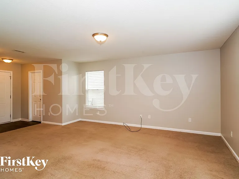 8123 Fisher Bend Dr — Photo 3