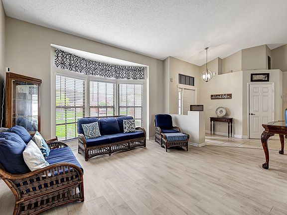 5th image of 3561 SW Carmody Street