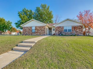 708 Prairieview Dr, Mansfield, TX 76063