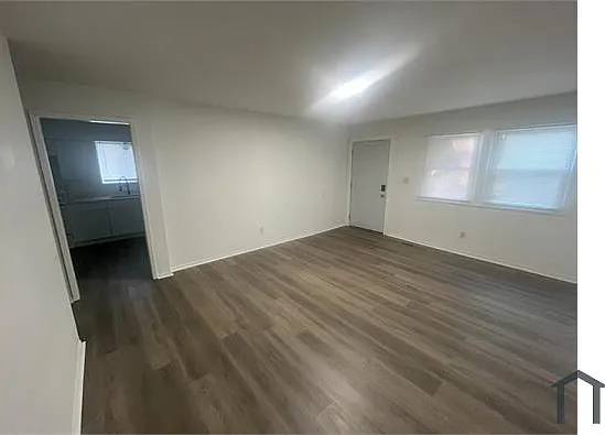 2319 N Parker Ave — Photo 8
