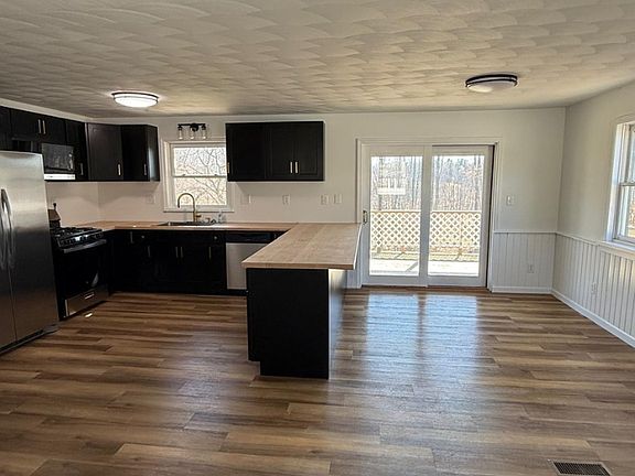 2nd image of 28 Scotch Grove Rd
