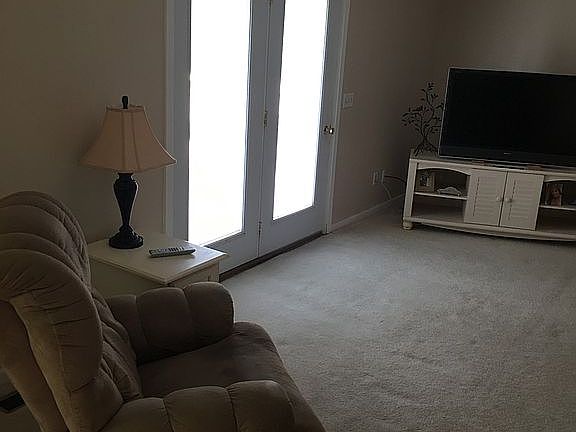 5th image of 212 Kettenring Dr