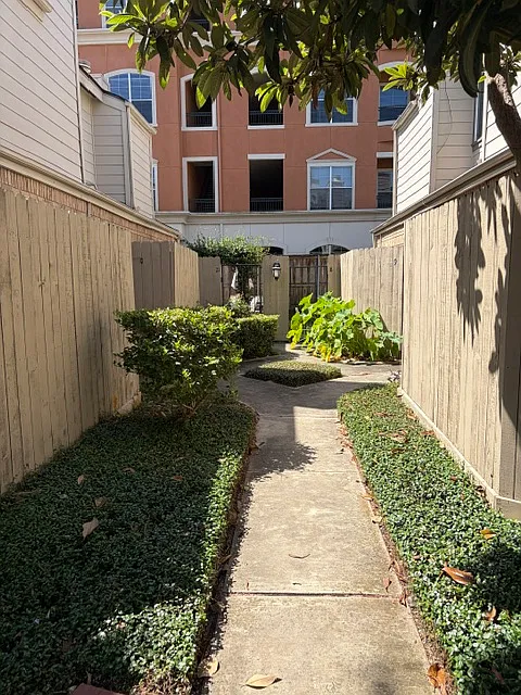 2 bed, 1016 sqft, $1,900 — Photo 1