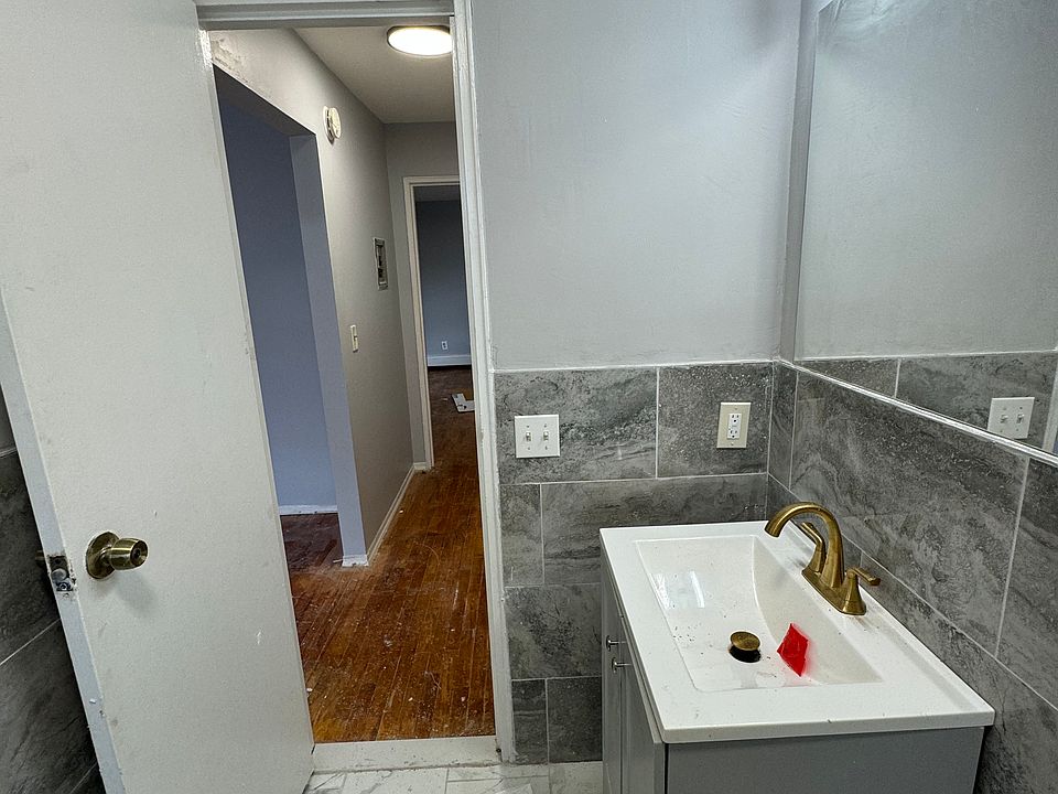 1st image of 52 W Stratford Pl #3R