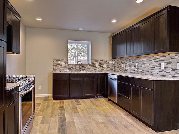 4th image of 526 Oriole Dr